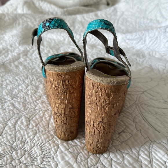 Cork heels sandals - Picture 3 of 3